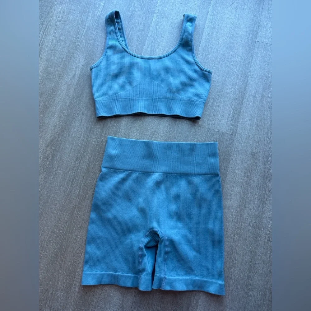 Blue Ribbed Seamless Workout Set (Sports Bra + High-Waisted Shorts) 💙 - Picture 2 of 6